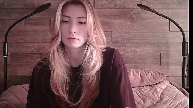 Snapshot of ErikaShyy chatting on March 7, 10:24 am ErikaShyy online show from March 7, 10:24 am