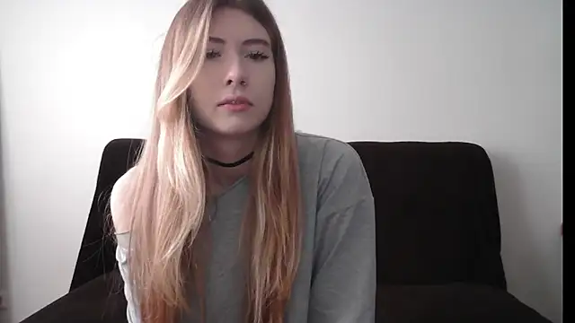 Snapshot of ErikaShyy chatting on October 6, 11:29 am ErikaShyy online show from October 6, 11:29 am