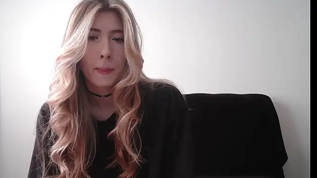 Snapshot of ErikaShyy chatting on October 30, 10:16 am ErikaShyy online show from October 30, 10:16 am