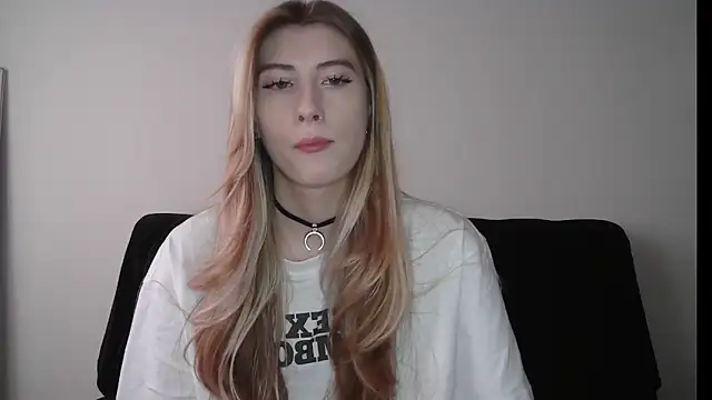 Snapshot of ErikaShyy chatting on November 3, 11:33 am ErikaShyy online show from November 3, 11:33 am