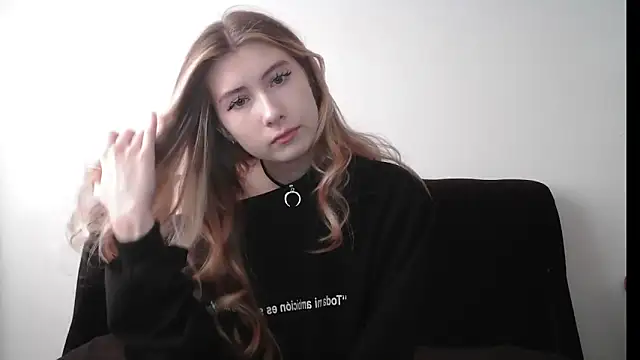 Snapshot of ErikaShyy chatting on November 6, 11:00 am ErikaShyy online show from November 6, 11:00 am