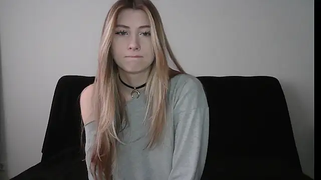 Snapshot of ErikaShyy chatting on November 13, 11:20 am ErikaShyy online show from November 13, 11:20 am