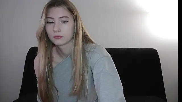 Snapshot of ErikaShyy chatting on November 20, 10:59 am ErikaShyy online show from November 20, 10:59 am