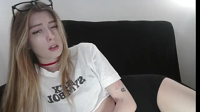 ErikaShyy online show from June 4, 11:49 am