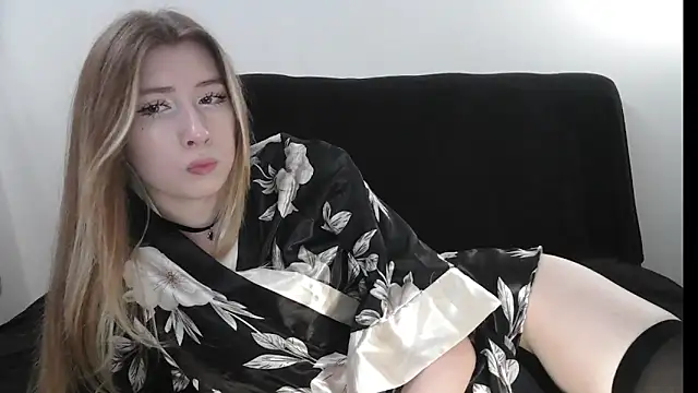 ErikaShyy online show from June 11, 10:35 am