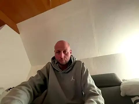 Snapshot of nikeaddicted2 chatting on November 22, 5:34 pm nikeaddicted2 online show from November 22, 5:34 pm