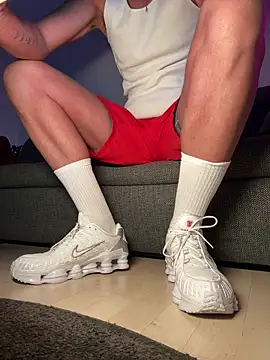 Snapshot of nikeaddicted2 chatting on December 20, 8:54 am nikeaddicted2 online show from December 20, 8:54 am