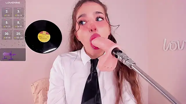 Snapshot of LosAlicee chatting on October 22, 7:02 pm LosAlicee online show from October 22, 7:02 pm