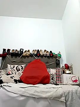 katysquirtdirty online show from October 31, 11:00 am