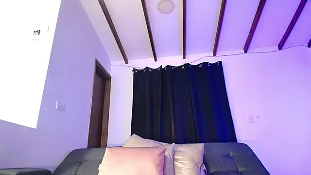 Snapshot of MissPrestige chatting on February 16, 4:41 am MissPrestige online show from February 16, 4:41 am