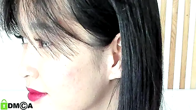 Snapshot of Lola_Peach chatting on December 8, 10:08 am Lola Peach online show from December 8, 10:08 am