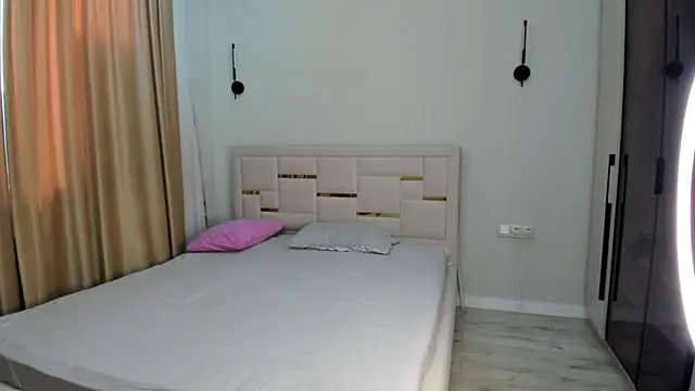 Lola Peach online show from November 26, 7:09 am