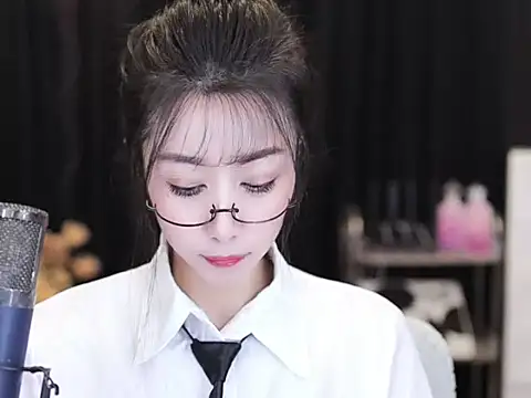 Snapshot of Nuyoah-77 chatting on September 23, 3:59 pm Nuyoah-77 online show from September 23, 3:59 pm