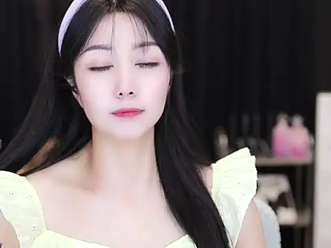 Snapshot of Nuyoah-77 chatting on September 24, 4:21 pm Nuyoah-77 online show from September 24, 4:21 pm