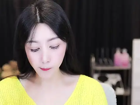 Snapshot of Nuyoah-77 chatting on October 2, 4:03 pm Nuyoah-77 online show from October 2, 4:03 pm