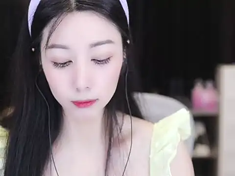 Snapshot of Nuyoah-77 chatting on October 7, 4:04 pm Nuyoah-77 online show from October 7, 4:04 pm