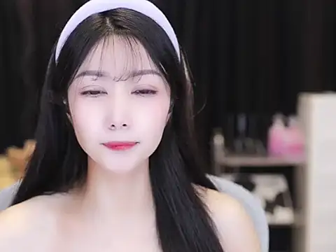 Snapshot of Nuyoah-77 chatting on October 14, 3:57 pm Nuyoah-77 online show from October 14, 3:57 pm