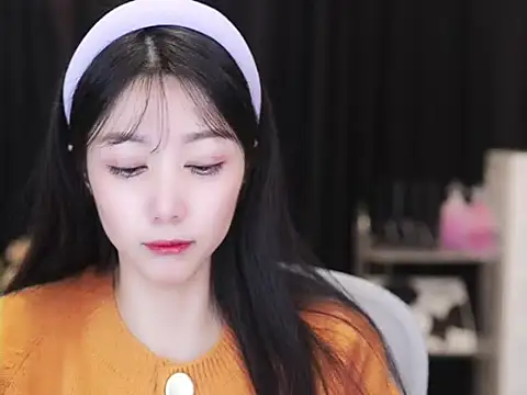 Snapshot of Nuyoah-77 chatting on October 16, 3:57 pm Nuyoah-77 online show from October 16, 3:57 pm