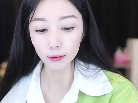 Snapshot of Nuyoah-77 chatting on October 23, 12:10 am Nuyoah-77 online show from October 23, 12:10 am