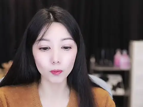 Snapshot of Nuyoah-77 chatting on November 7, 2:39 pm Nuyoah-77 online show from November 7, 2:39 pm