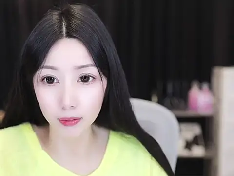 Snapshot of Nuyoah-77 chatting on November 15, 4:03 pm Nuyoah-77 online show from November 15, 4:03 pm