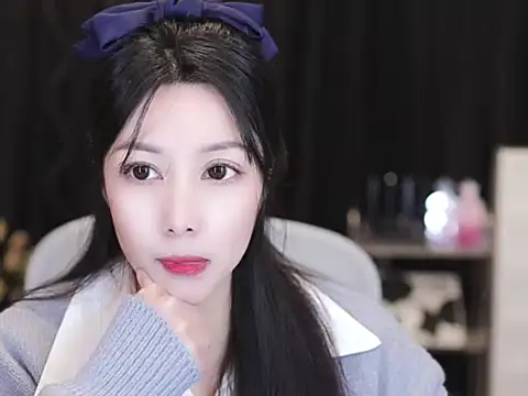 Snapshot of Nuyoah-77 chatting on December 14, 2:33 pm Nuyoah-77 online show from December 14, 2:33 pm