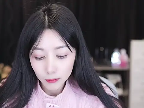 Snapshot of Nuyoah-77 chatting on December 17, 2:23 pm Nuyoah-77 online show from December 17, 2:23 pm