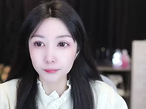 Snapshot of Nuyoah-77 chatting on December 19, 1:40 pm Nuyoah-77 online show from December 19, 1:40 pm