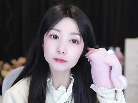 Snapshot of Nuyoah-77 chatting on December 20, 7:59 am Nuyoah-77 online show from December 20, 7:59 am