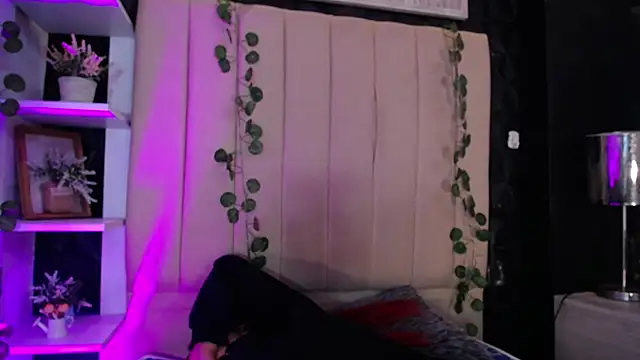 Mia Rinn online show from February 6, 7:51 pm