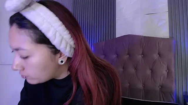 Snapshot of Mia_Rinn chatting on November 5, 1:55 pm Mia Rinn online show from November 5, 1:55 pm