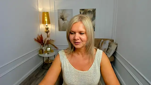 AgathaKlouin online show from June 14, 11:23 am
