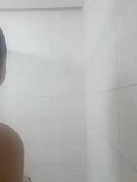 Snapshot of Lesly_10- chatting on January 4, 10:45 pm Lesly 10- online show from January 4, 10:45 pm