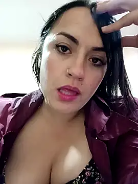 Snapshot of Lesly_10- chatting on January 24, 10:30 pm Lesly 10- online show from January 24, 10:30 pm