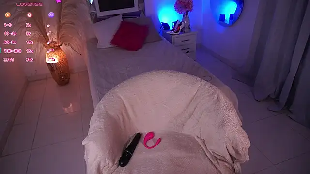 Alondrasparrow2 online show from June 2, 11:12 am