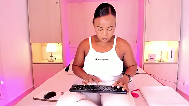 EmilyyStuart online show from February 1, 4:03 am