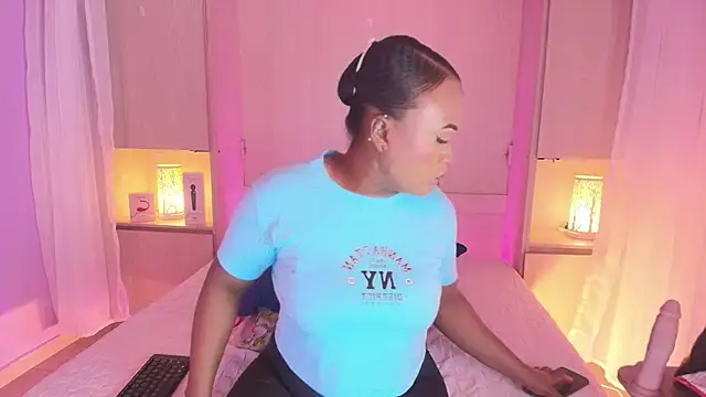 EmilyyStuart online show from February 8, 4:25 am