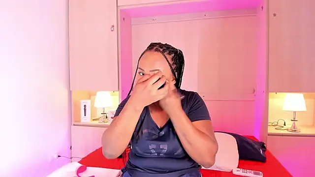 EmilyyStuart online show from February 14, 3:43 am