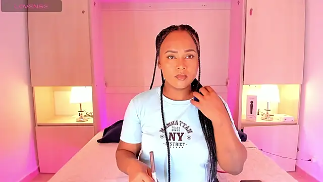 EmilyyStuart online show from February 16, 3:37 am