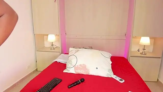 EmilyyStuart online show from October 16, 3:51 am