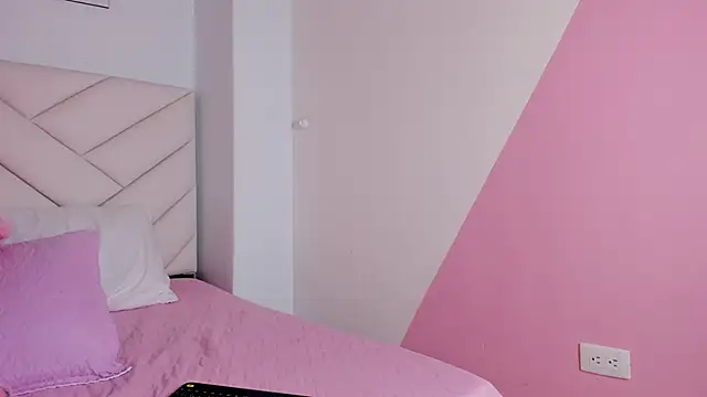 Brianna bigboobs online show from December 16, 2:38 pm