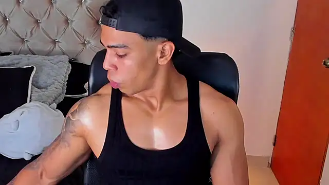 Snapshot of Andrew_wolf7 chatting on October 3, 7:55 pm Andrew wolf7 online show from October 3, 7:55 pm