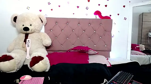 Snapshot of Riossvale chatting on January 8, 8:27 am Riossvale online show from January 8, 8:27 am