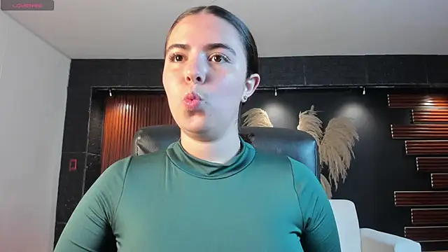 Lyssa Muller online show from December 2, 3:07 pm