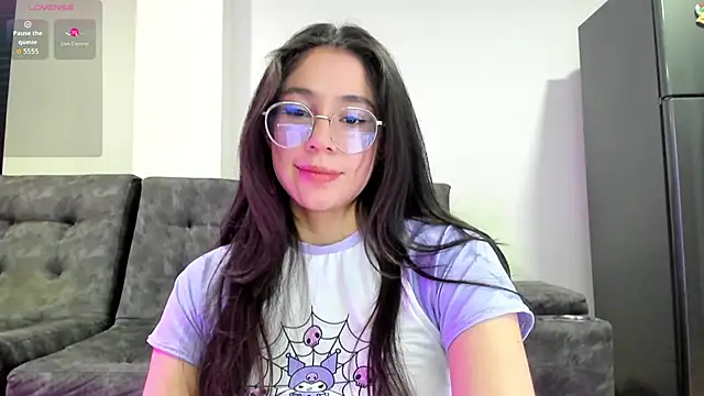 Snapshot of emmadiaz1 chatting on October 29, 2:47 am emmadiaz1 online show from October 29, 2:47 am