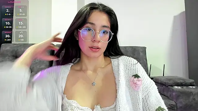 Snapshot of emmadiaz1 chatting on November 24, 6:13 am emmadiaz1 online show from November 24, 6:13 am