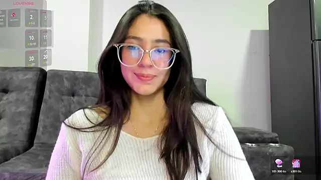 Snapshot of emmadiaz1 chatting on January 13, 2:50 am emmadiaz1 online show from January 13, 2:50 am