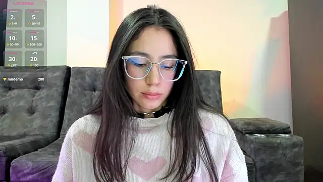 Snapshot of emmadiaz1 chatting on February 8, 3:54 am emmadiaz1 online show from February 8, 3:54 am