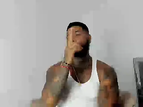 Snapshot of Exotic_tatto27121 chatting on March 4, 7:25 am Exotic tatto27121 online show from March 4, 7:25 am