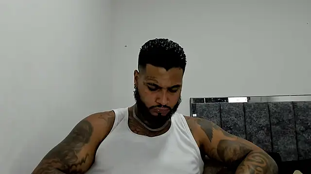 Snapshot of Exotic_tatto27121 chatting on March 12, 3:56 am Exotic tatto27121 online show from March 12, 3:56 am